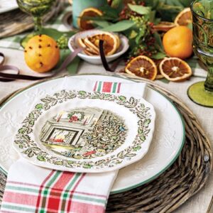 Christmas dinner tablescape decor