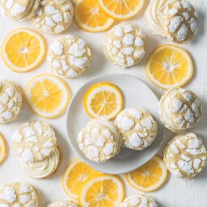 Lemon cookies and lemon slices