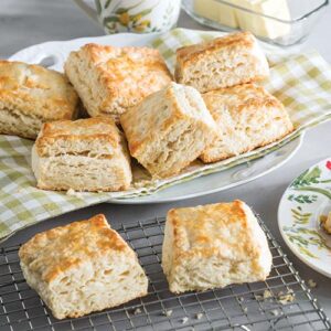 biscuits on white plate and cooling tray
