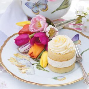 tulips place setting and dessert