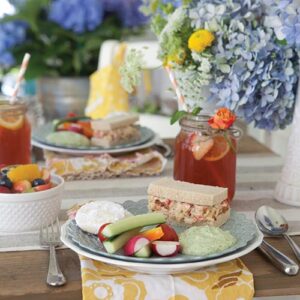 poolside lunch and tea tablescape