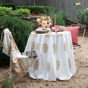 Seasonal outdoor table setting