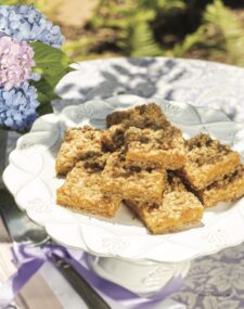 Apple crumble bars