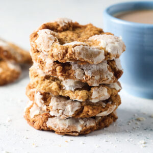 Oatmeal crunchy cookie with icing