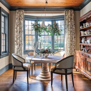 Dining room with Christmas decor