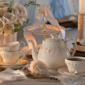 Teapot with white accents