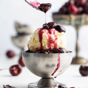 Berry sundae